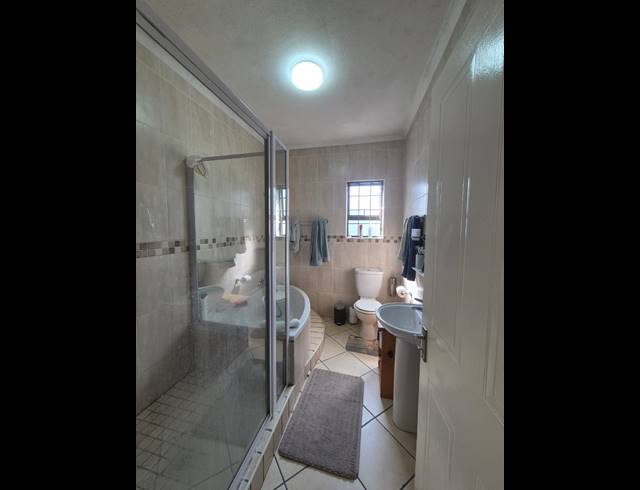 2 BEDROOM APARTMENT FOR SALE IN HARTENBOS CENTRAL